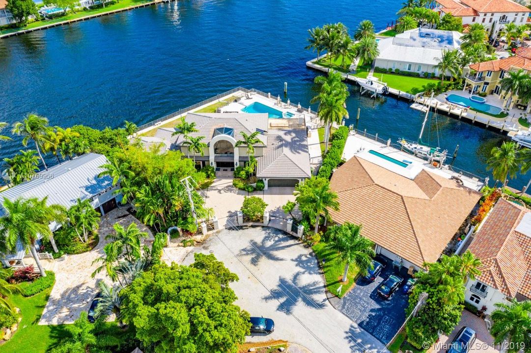 Недавно продано: $2,599,999 (6 спален, 5 ванн, 6152 Квадратных фут)