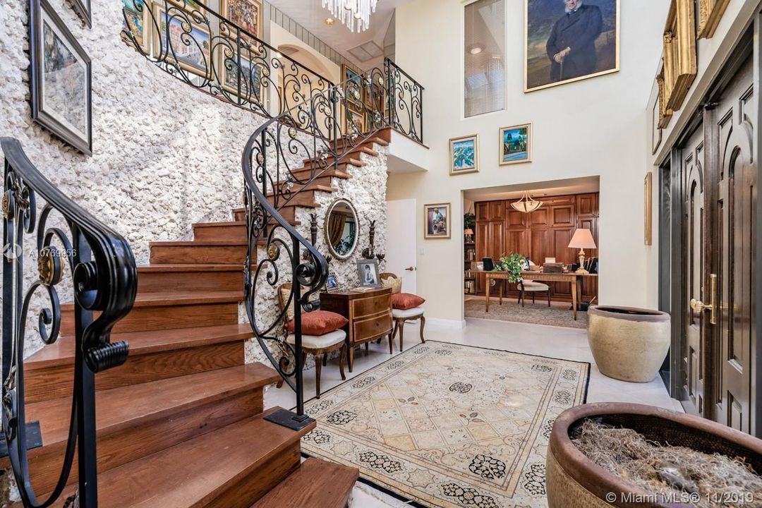 Недавно продано: $2,599,999 (6 спален, 5 ванн, 6152 Квадратных фут)