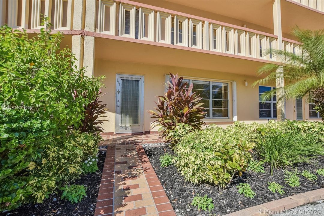 Recently Sold: $59,000 (1 beds, 1 baths, 862 Square Feet)