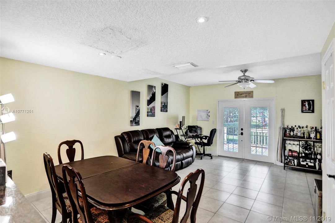 Recently Sold: $275,000 (2 beds, 2 baths, 1018 Square Feet)