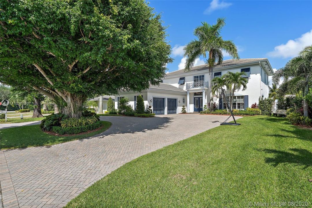 Recently Sold: $1,795,000 (6 beds, 4 baths, 4048 Square Feet)