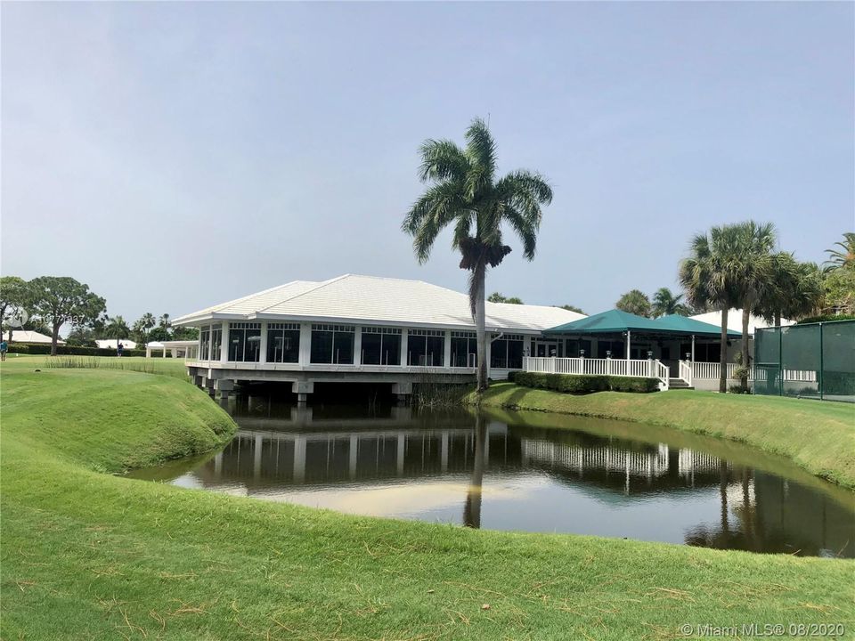 Recently Sold: $1,795,000 (6 beds, 4 baths, 4048 Square Feet)