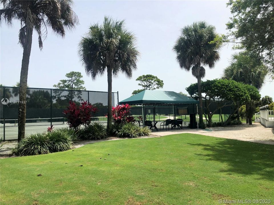 Recently Sold: $1,795,000 (6 beds, 4 baths, 4048 Square Feet)