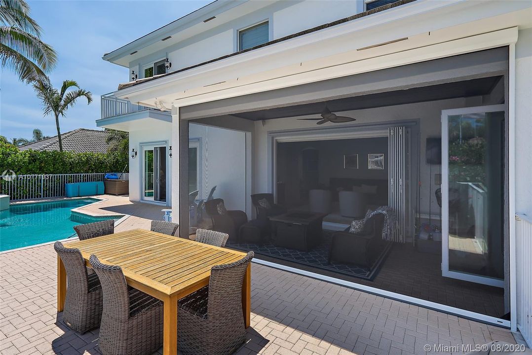 Recently Sold: $1,795,000 (6 beds, 4 baths, 4048 Square Feet)
