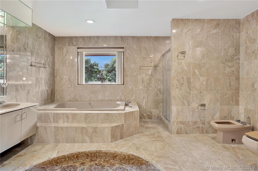 Недавно продано: $1,495,000 (6 спален, 4 ванн, 5268 Квадратных фут)