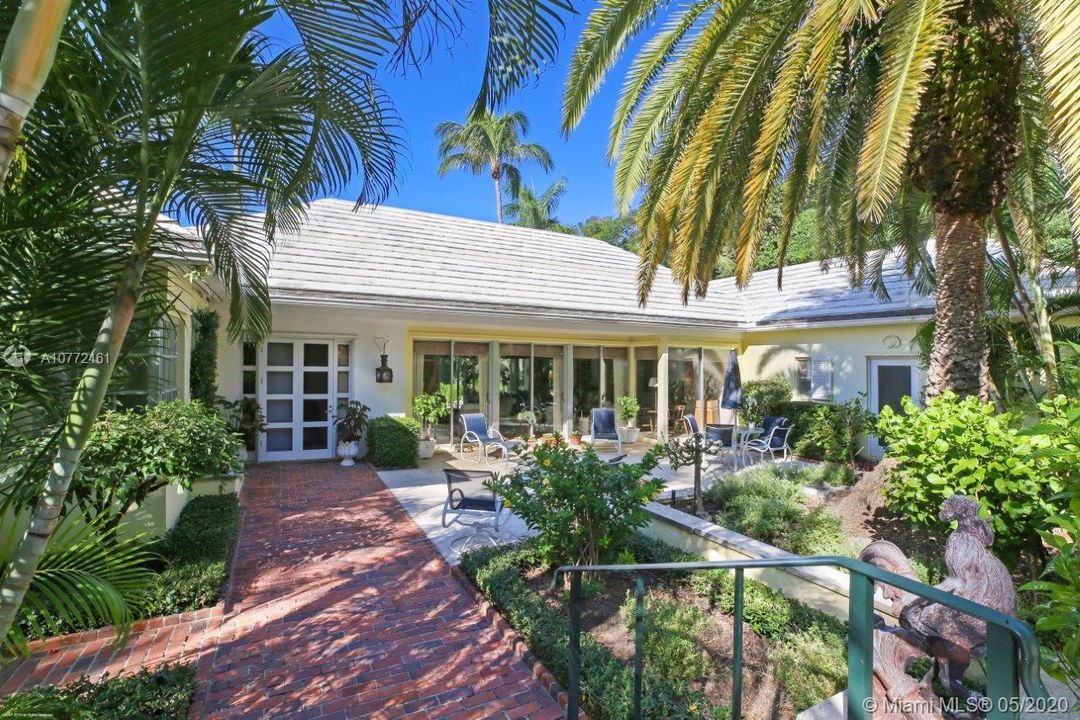 Recently Sold: $8,000,000 (5 beds, 7 baths, 3843 Square Feet)