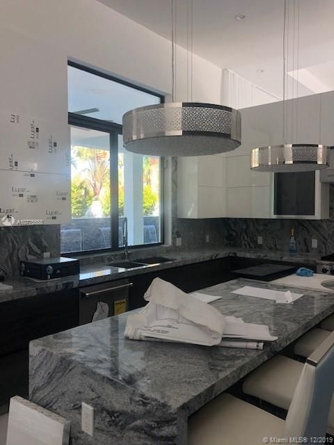 Recently Rented: $10,000 (5 beds, 4 baths, 4424 Square Feet)
