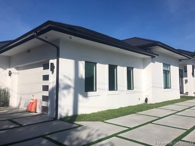 Recently Rented: $10,000 (5 beds, 4 baths, 4424 Square Feet)