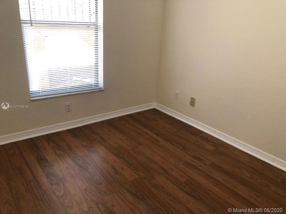 Recently Sold: $95,000 (2 beds, 2 baths, 1018 Square Feet)