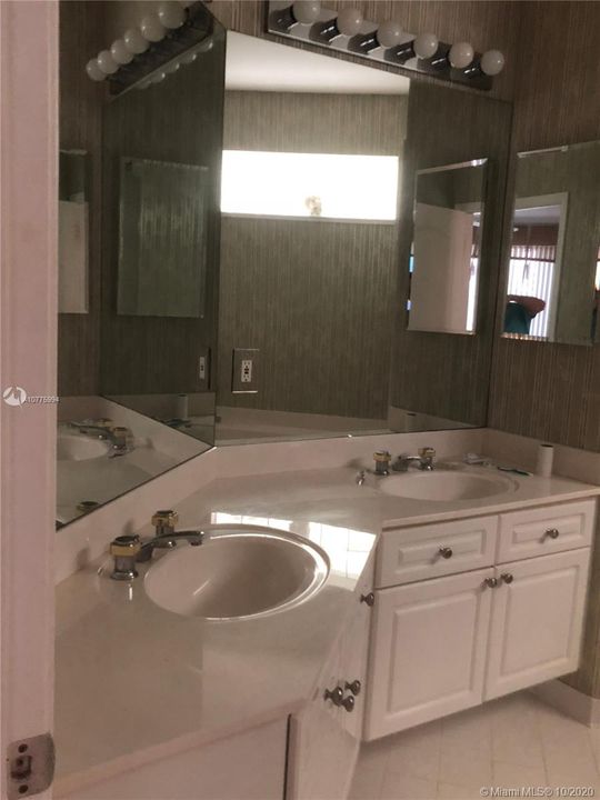 Недавно продано: $169,999 (3 спален, 2 ванн, 2223 Квадратных фут)