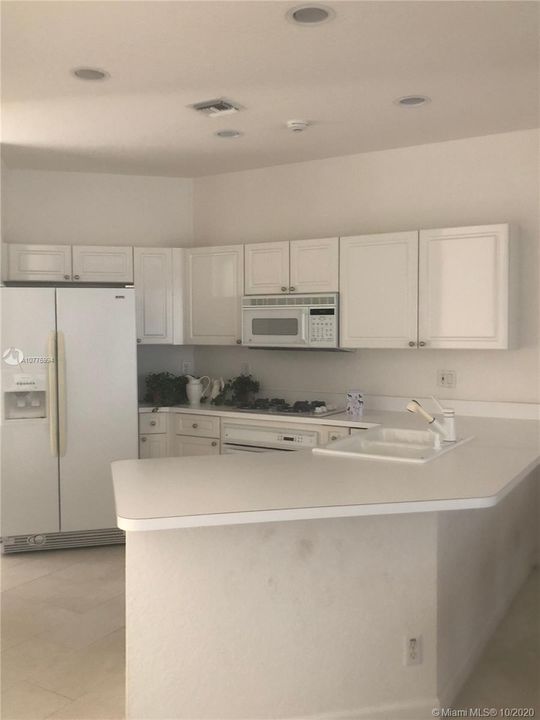 Недавно продано: $169,999 (3 спален, 2 ванн, 2223 Квадратных фут)