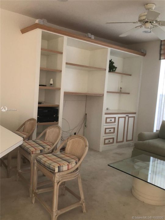 Недавно продано: $169,999 (3 спален, 2 ванн, 2223 Квадратных фут)
