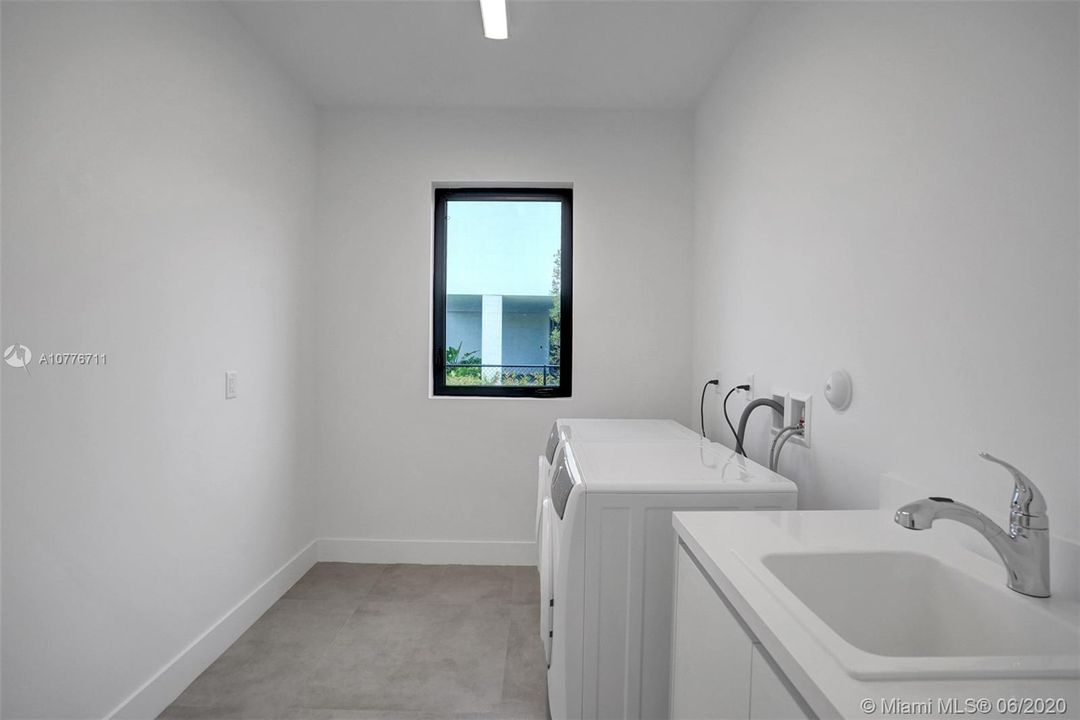 Recently Rented: $11,000 (5 beds, 6 baths, 4463 Square Feet)