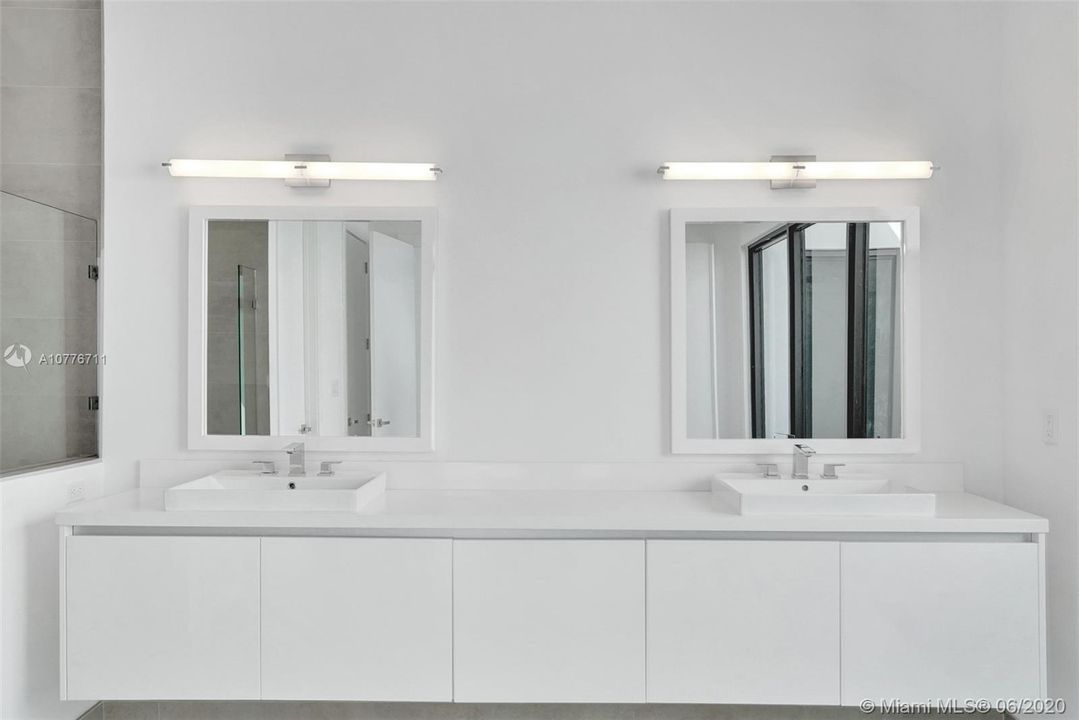 Recently Rented: $11,000 (5 beds, 6 baths, 4463 Square Feet)