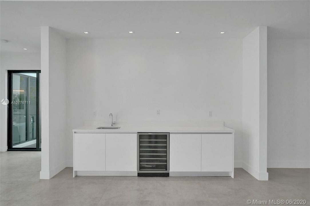 Recently Rented: $11,000 (5 beds, 6 baths, 4463 Square Feet)