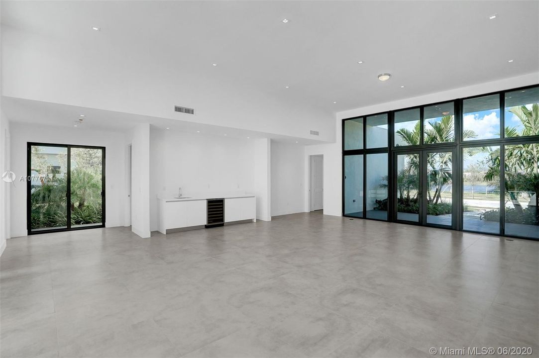 Recently Rented: $11,000 (5 beds, 6 baths, 4463 Square Feet)
