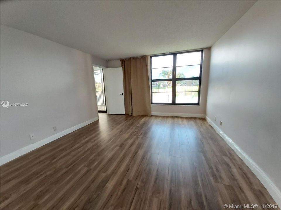 Недавно продано: $129,500 (2 спален, 2 ванн, 1090 Квадратных фут)