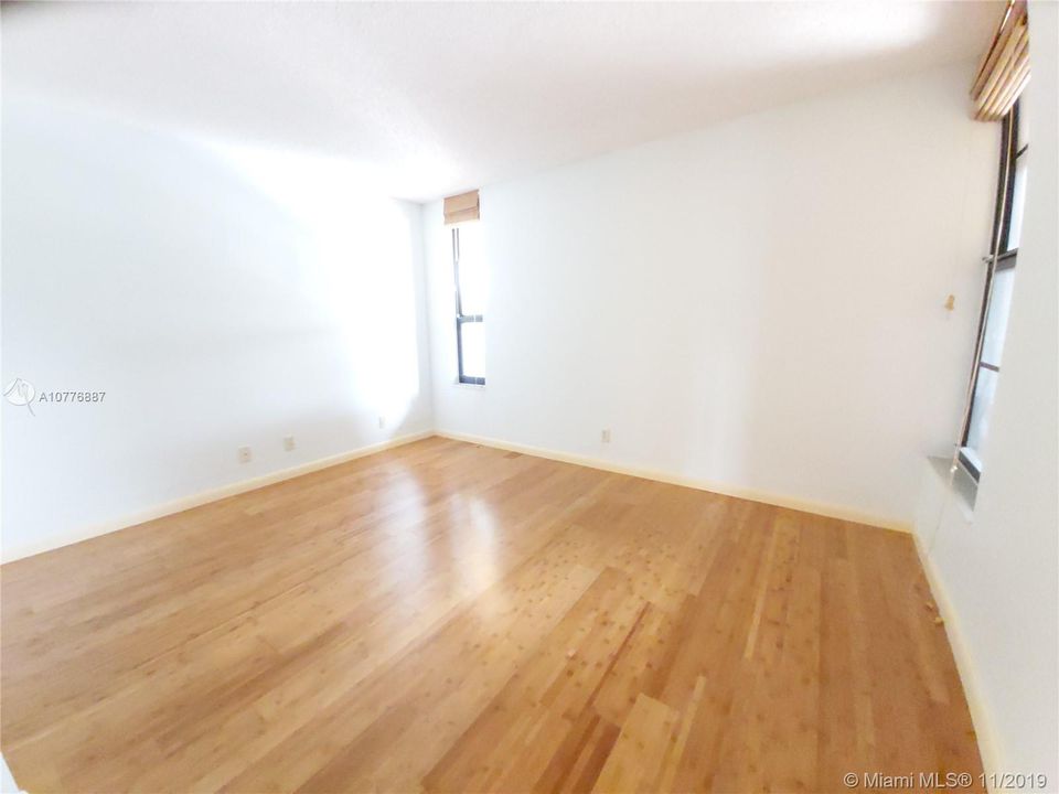 Недавно продано: $129,500 (2 спален, 2 ванн, 1090 Квадратных фут)