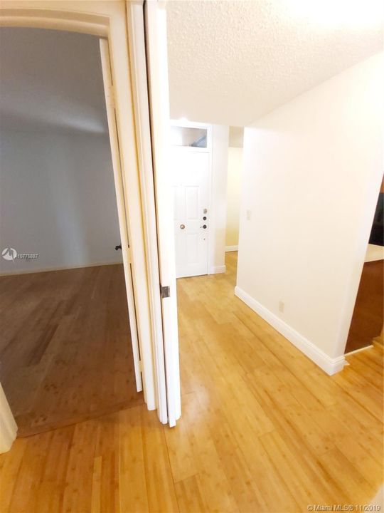 Недавно продано: $129,500 (2 спален, 2 ванн, 1090 Квадратных фут)