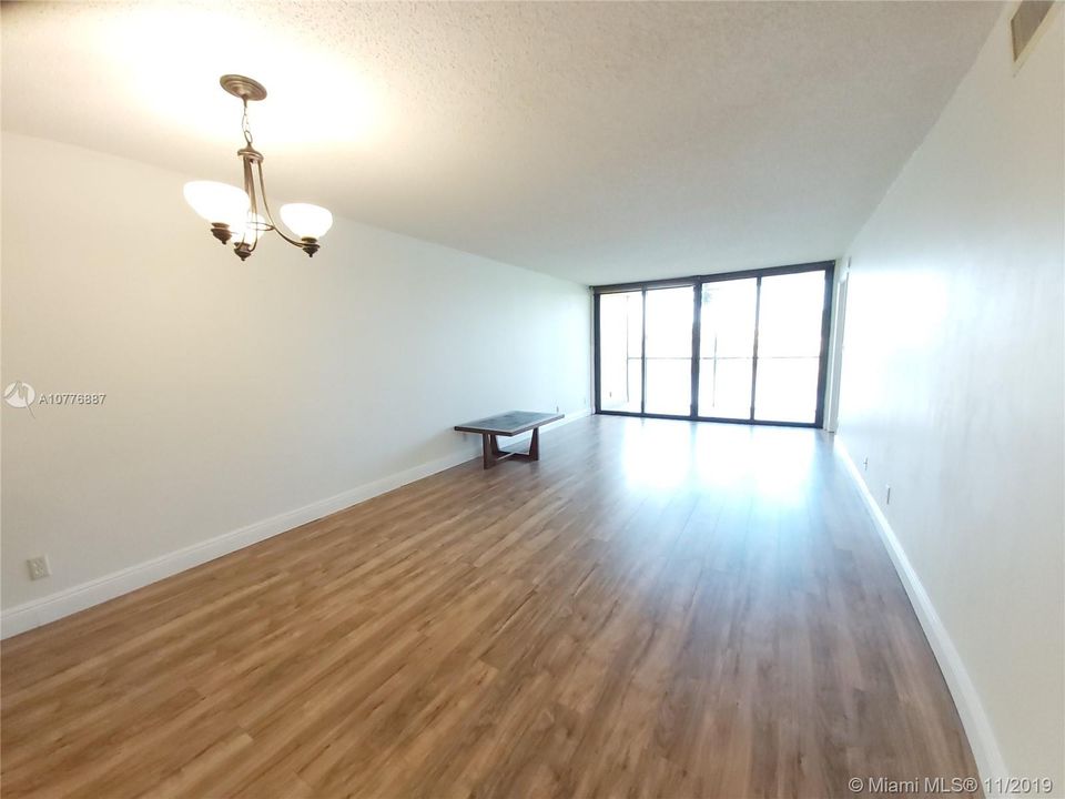Недавно продано: $129,500 (2 спален, 2 ванн, 1090 Квадратных фут)