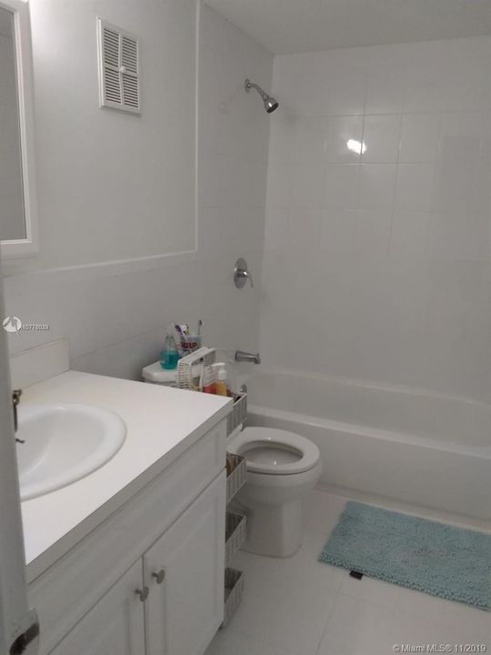 最近租的: $2,650 (2 贝兹, 1 浴室, 875 平方英尺)