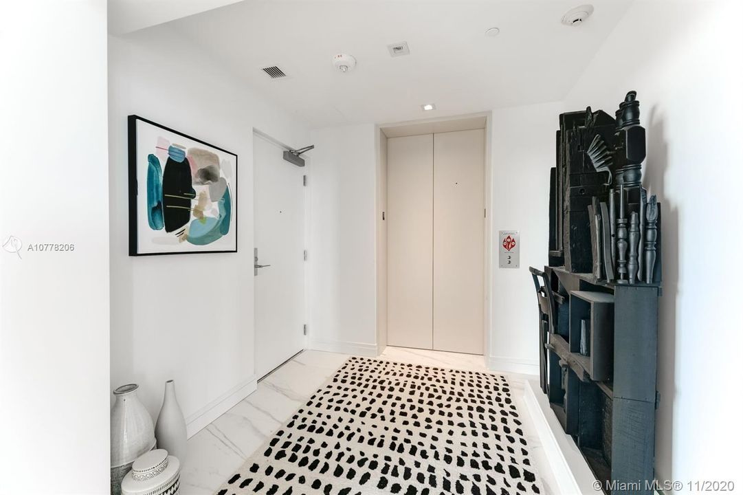Vendido Recientemente: $4,850,000 (4 camas, 5 baños, 3301 Pies cuadrados)
