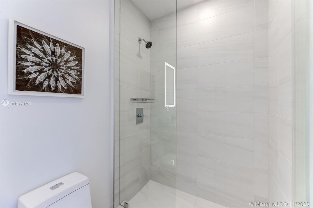 Vendido Recientemente: $4,850,000 (4 camas, 5 baños, 3301 Pies cuadrados)
