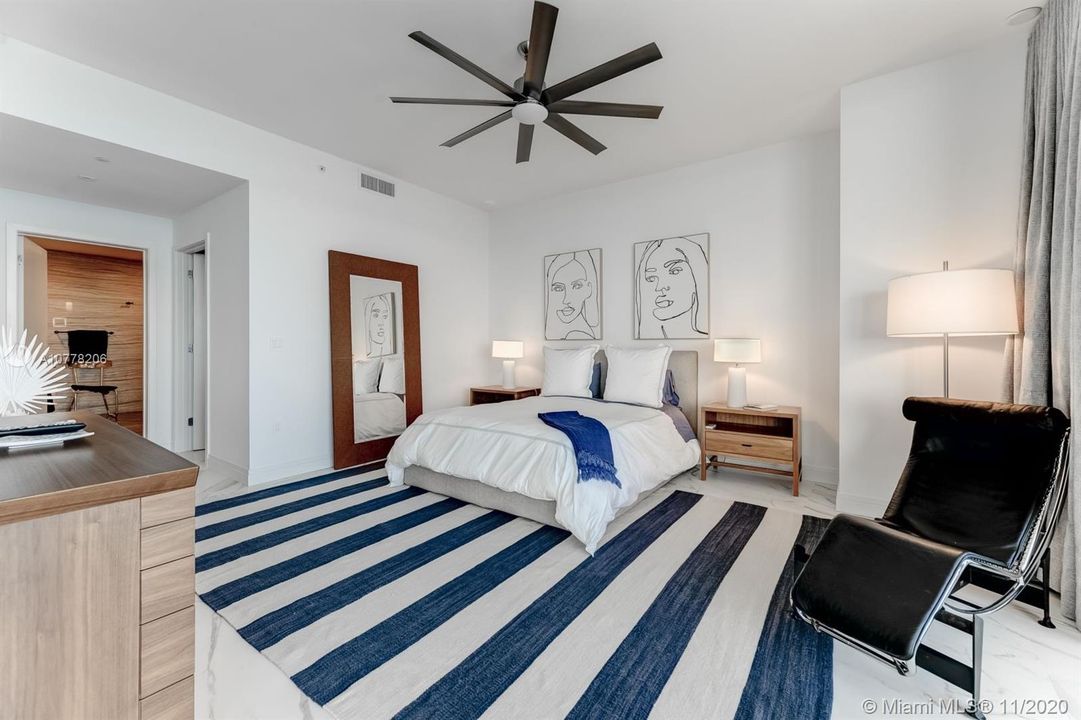 Vendido Recientemente: $4,850,000 (4 camas, 5 baños, 3301 Pies cuadrados)