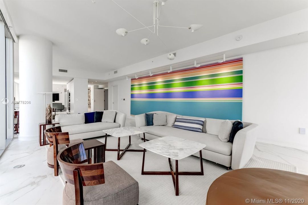 Vendido Recientemente: $4,850,000 (4 camas, 5 baños, 3301 Pies cuadrados)