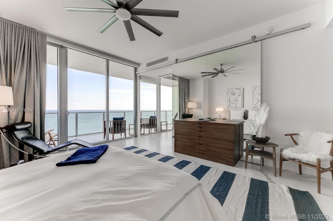 Vendido Recientemente: $4,850,000 (4 camas, 5 baños, 3301 Pies cuadrados)