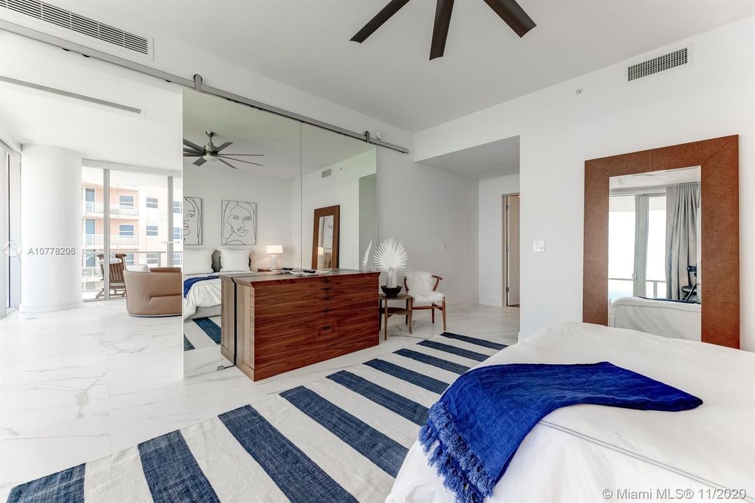 Vendido Recientemente: $4,850,000 (4 camas, 5 baños, 3301 Pies cuadrados)