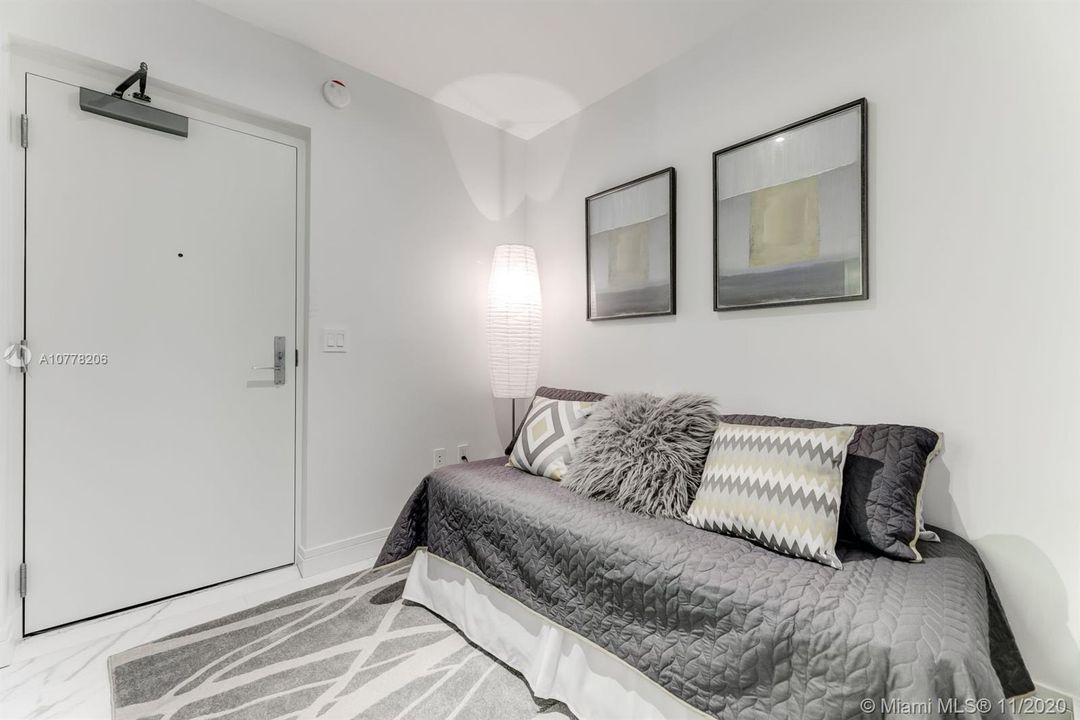 Vendido Recientemente: $4,850,000 (4 camas, 5 baños, 3301 Pies cuadrados)
