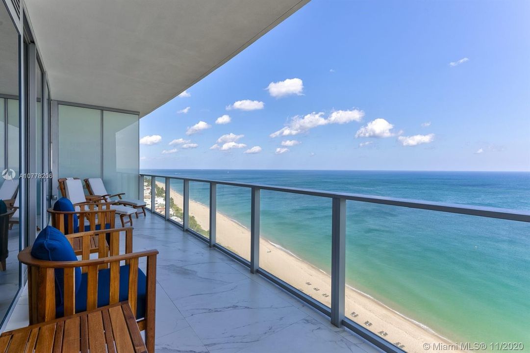 Vendido Recientemente: $4,850,000 (4 camas, 5 baños, 3301 Pies cuadrados)