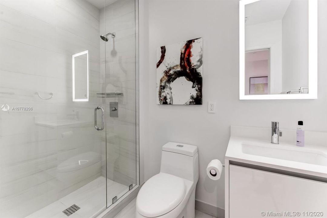 Vendido Recientemente: $4,850,000 (4 camas, 5 baños, 3301 Pies cuadrados)