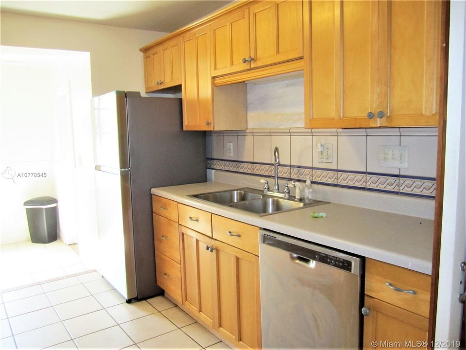 Recently Rented: $1,950 (3 beds, 2 baths, 1470 Square Feet)