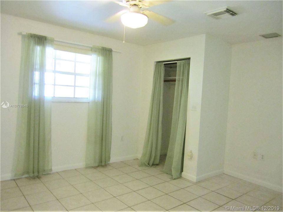 Recently Rented: $1,950 (3 beds, 2 baths, 1470 Square Feet)