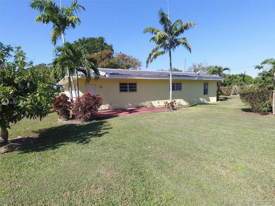 Recently Rented: $1,950 (3 beds, 2 baths, 1470 Square Feet)