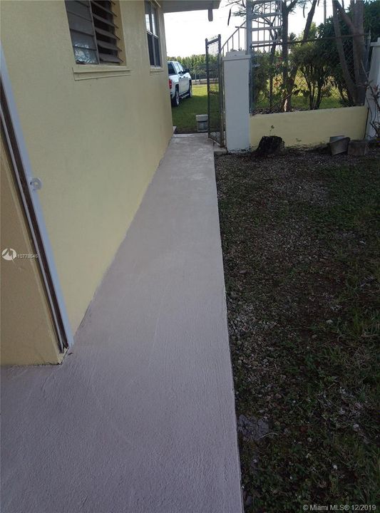 Recently Rented: $1,950 (3 beds, 2 baths, 1470 Square Feet)
