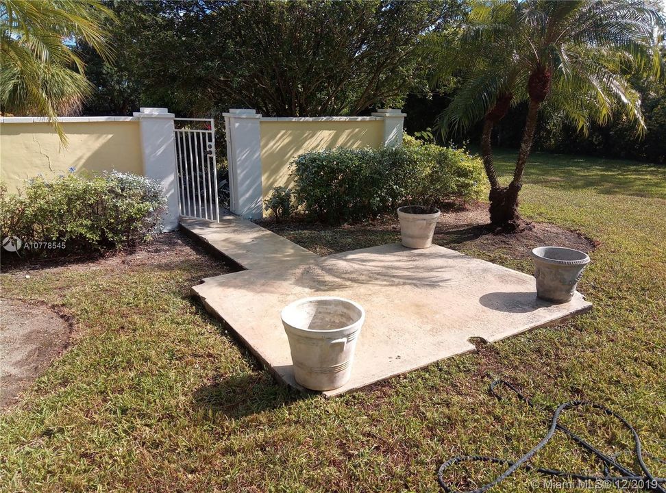 Recently Rented: $1,950 (3 beds, 2 baths, 1470 Square Feet)
