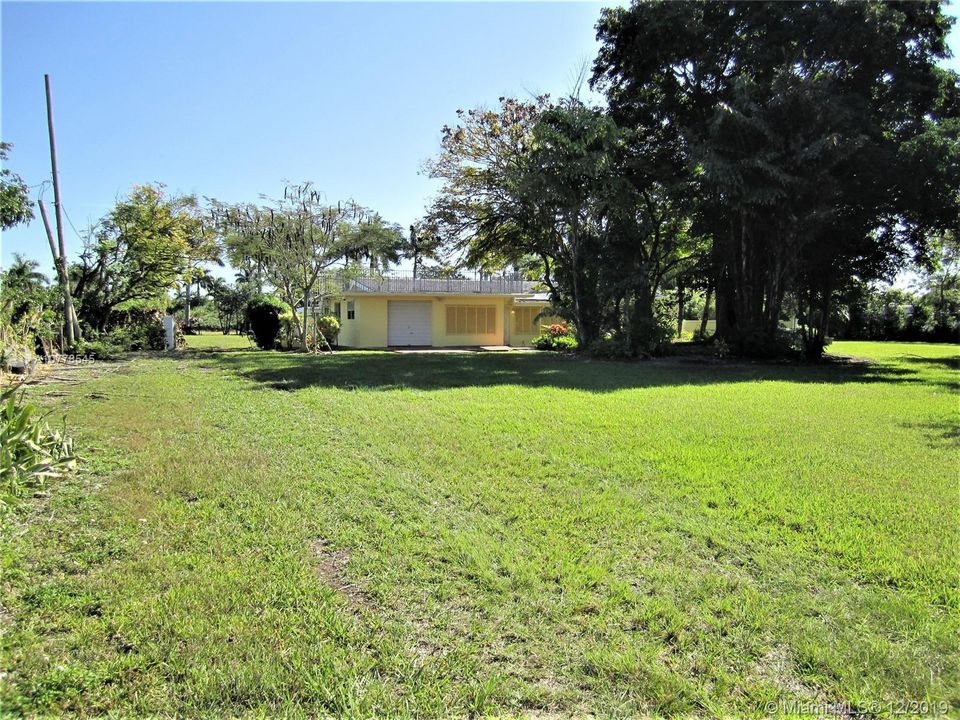Recently Rented: $1,950 (3 beds, 2 baths, 1470 Square Feet)