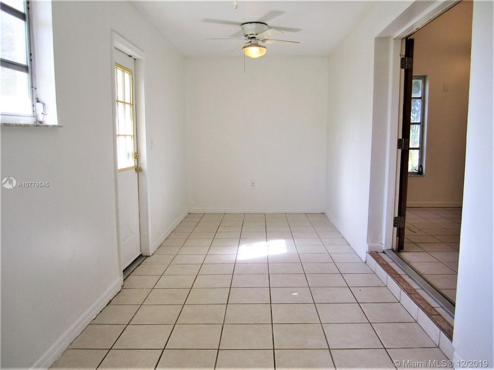Recently Rented: $1,950 (3 beds, 2 baths, 1470 Square Feet)