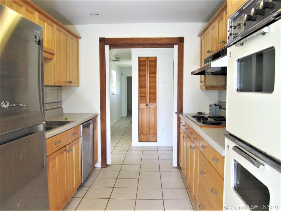 Recently Rented: $1,950 (3 beds, 2 baths, 1470 Square Feet)