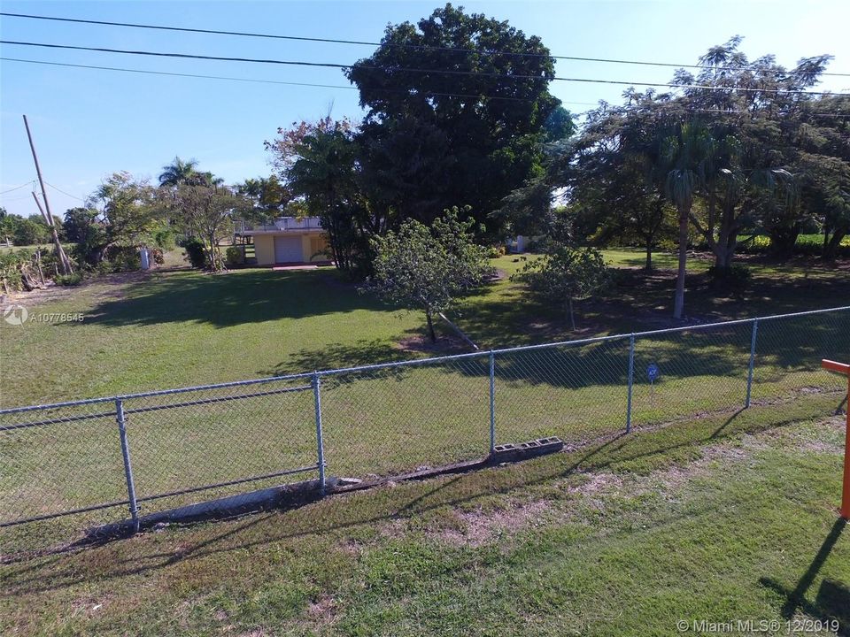 Recently Rented: $1,950 (3 beds, 2 baths, 1470 Square Feet)