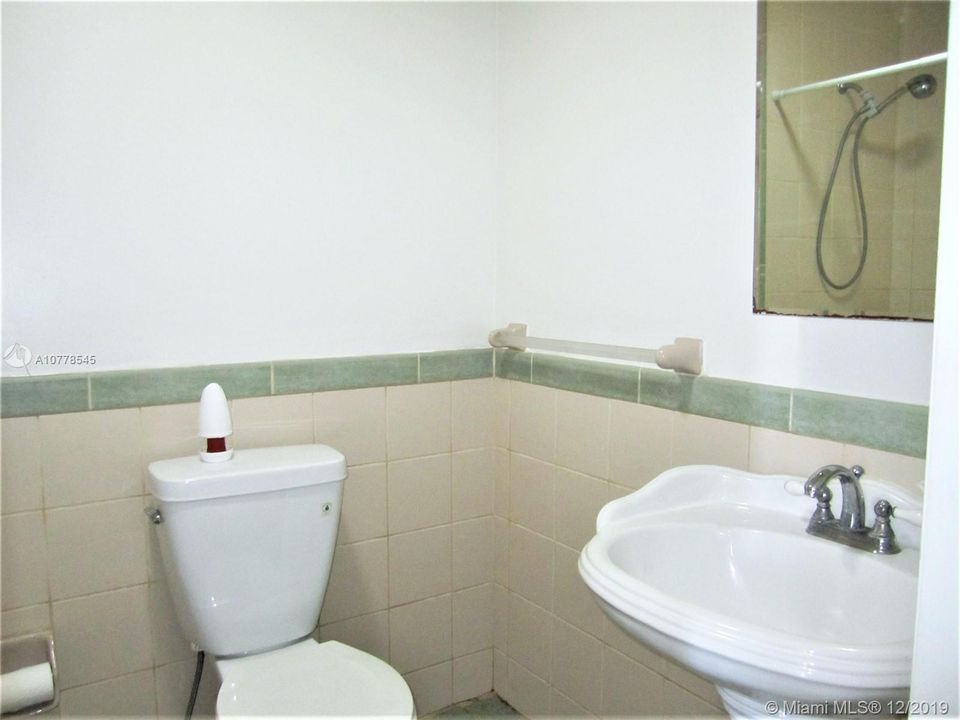 Recently Rented: $1,950 (3 beds, 2 baths, 1470 Square Feet)