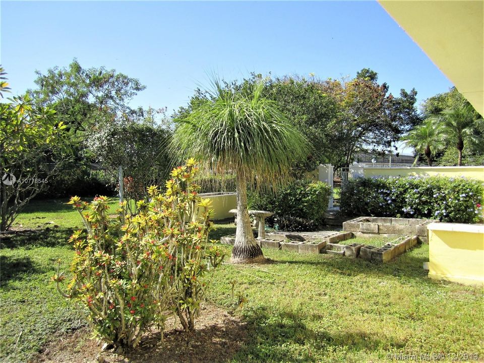 Recently Rented: $1,950 (3 beds, 2 baths, 1470 Square Feet)