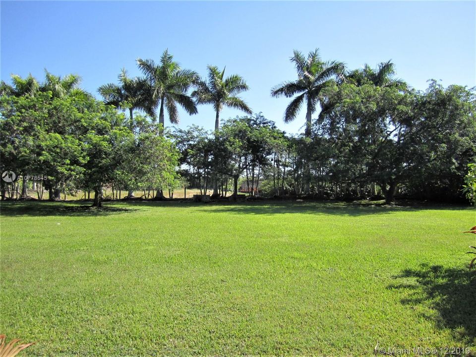 Recently Rented: $1,950 (3 beds, 2 baths, 1470 Square Feet)
