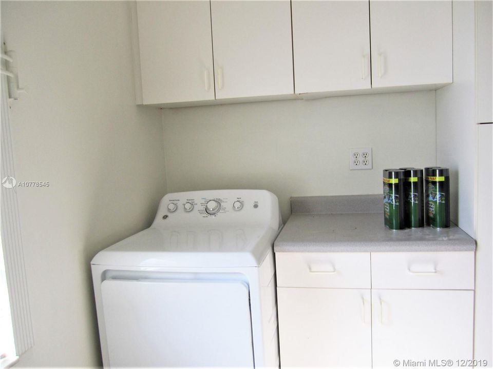 Recently Rented: $1,950 (3 beds, 2 baths, 1470 Square Feet)