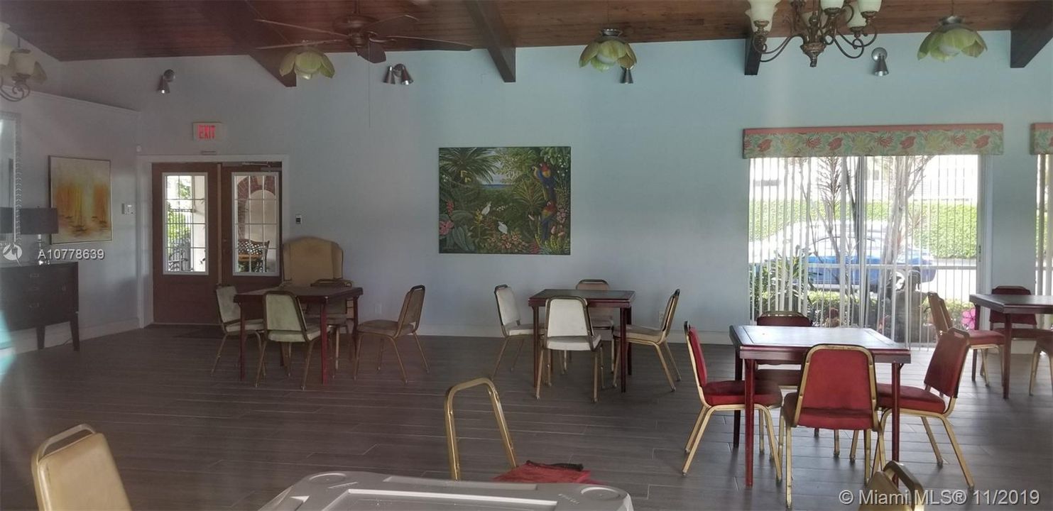 Vendido Recientemente: $59,900 (2 camas, 1 baños, 894 Pies cuadrados)