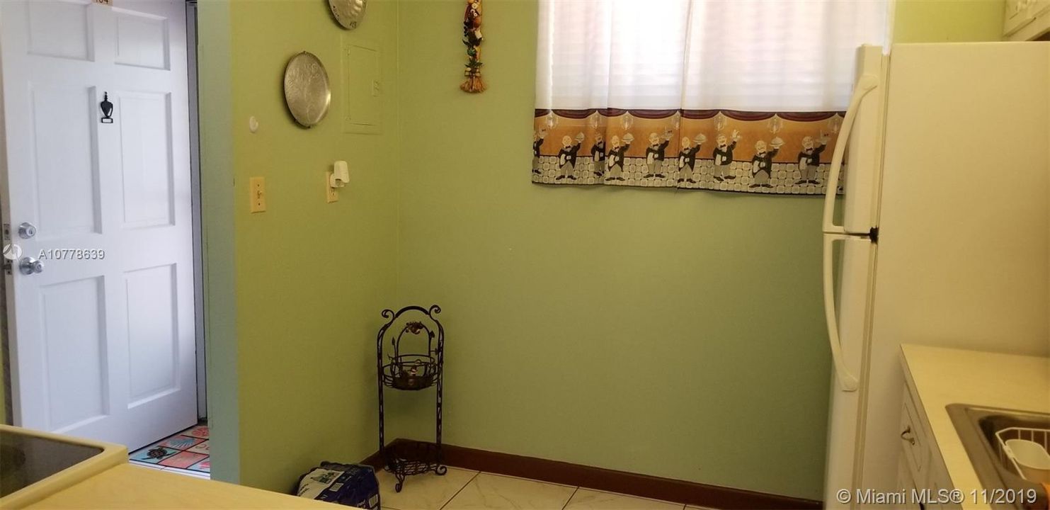 Vendido Recientemente: $59,900 (2 camas, 1 baños, 894 Pies cuadrados)