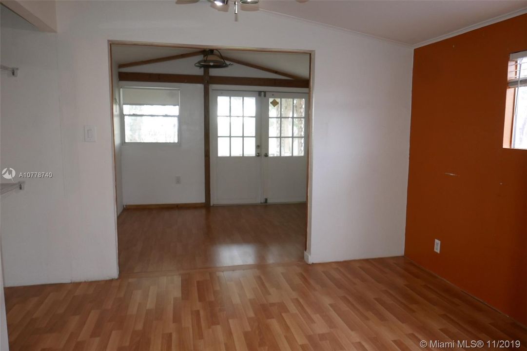 Vendido Recientemente: $104,900 (2 camas, 2 baños, 1170 Pies cuadrados)